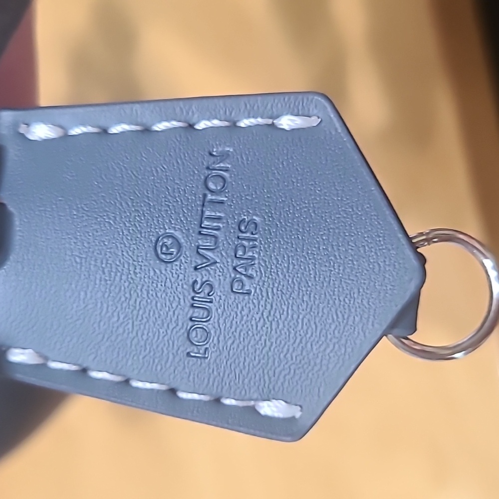 Louis Vuitton Blue Leather Bow Key Holder - Picture 3 of 5